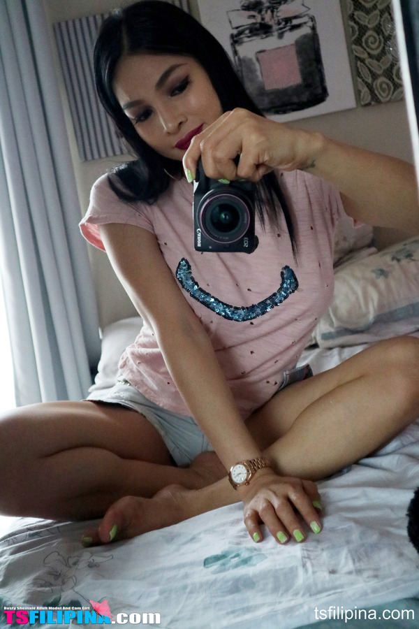 Filipina Lusty Mirror Selfie 02