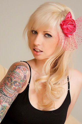 Hot Tattooed Lynn Pops